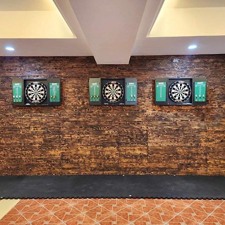 Burgundy Mckinley Place Service Apartment Μανίλα Εξωτερικό φωτογραφία
