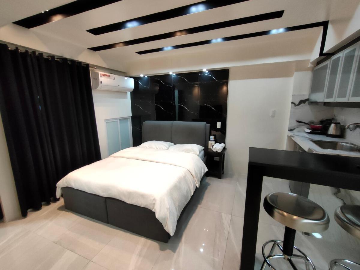 Burgundy Mckinley Place Service Apartment Μανίλα Εξωτερικό φωτογραφία