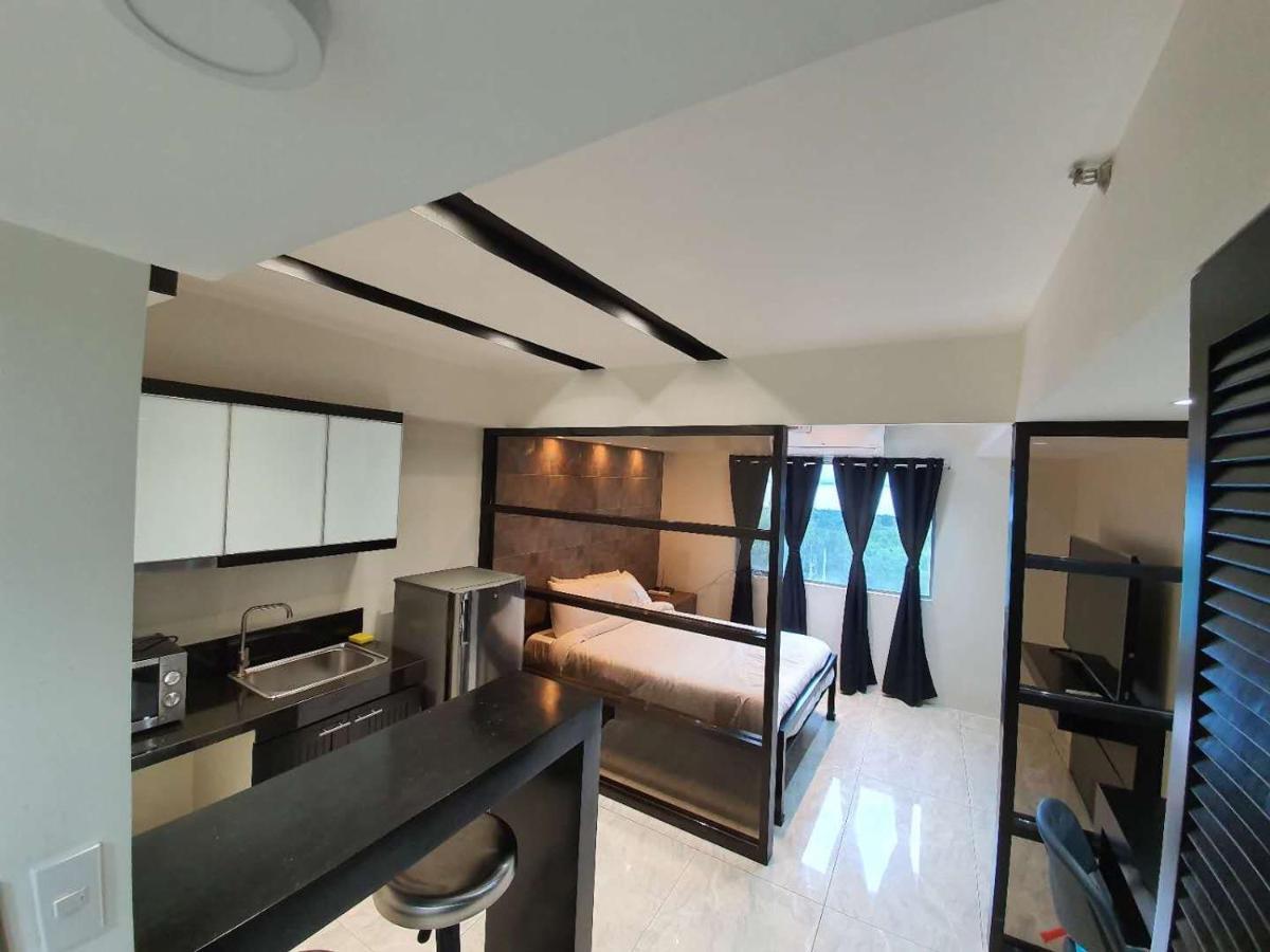 Burgundy Mckinley Place Service Apartment Μανίλα Εξωτερικό φωτογραφία