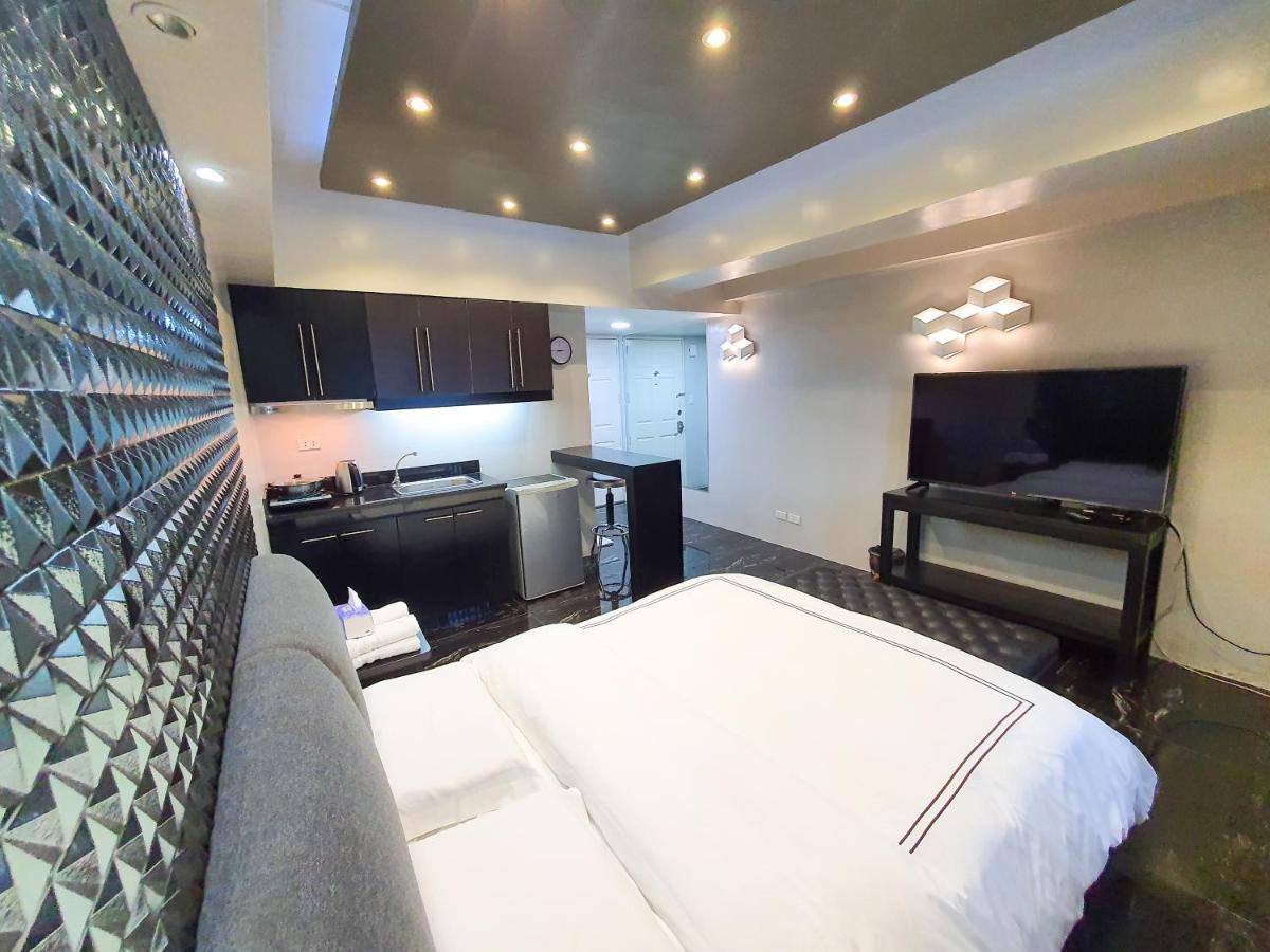 Burgundy Mckinley Place Service Apartment Μανίλα Εξωτερικό φωτογραφία