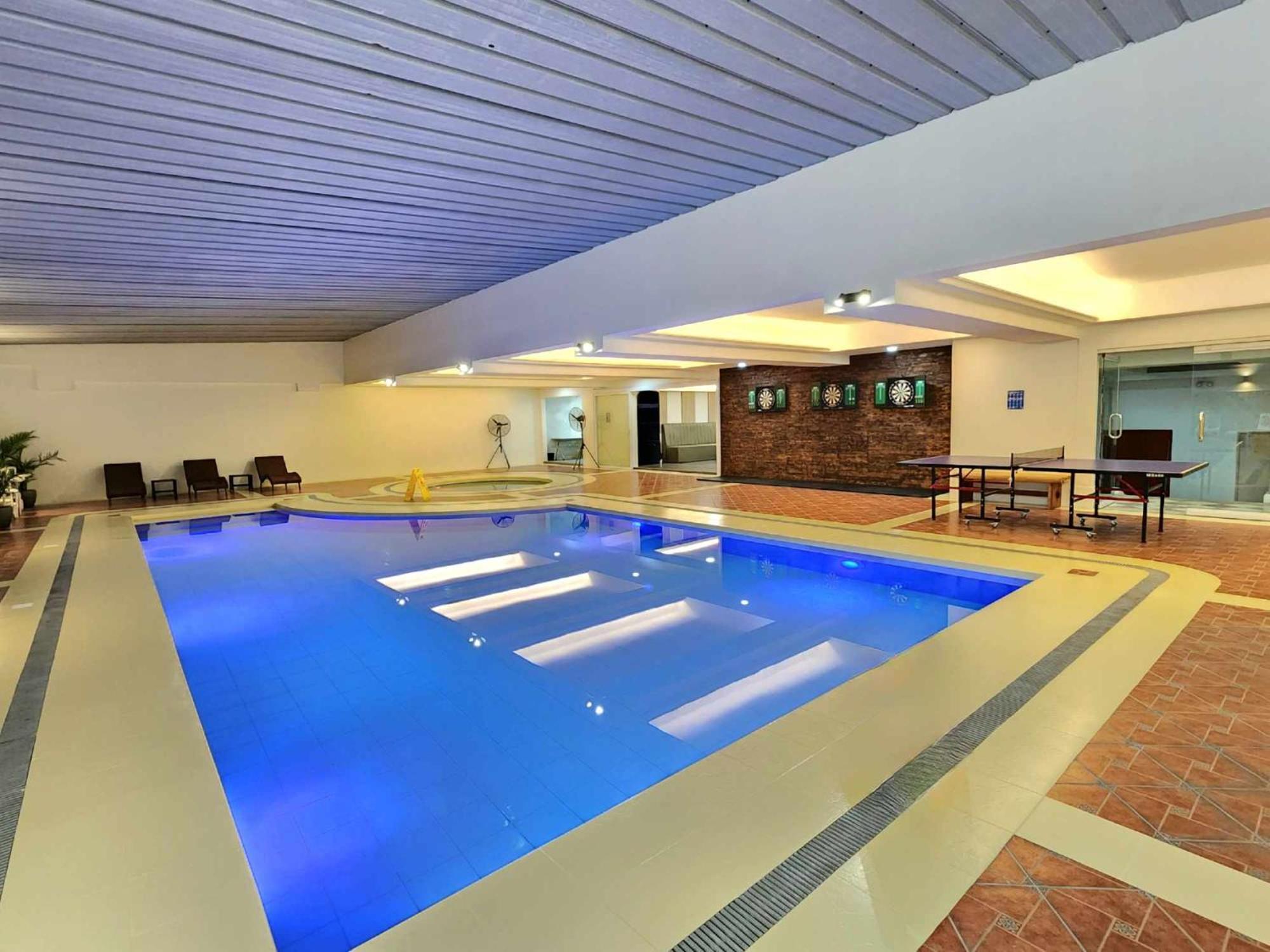 Burgundy Mckinley Place Service Apartment Μανίλα Εξωτερικό φωτογραφία