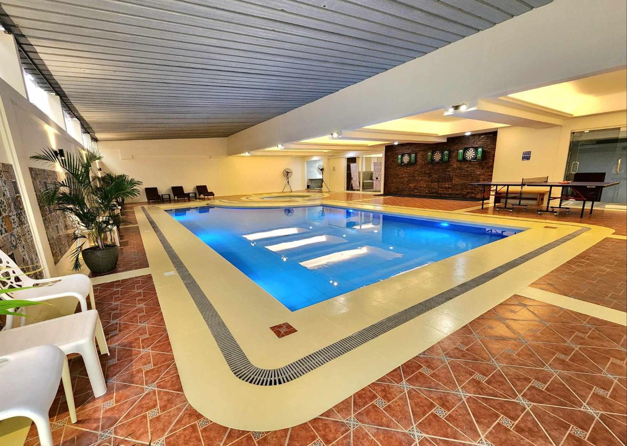 Burgundy Mckinley Place Service Apartment Μανίλα Εξωτερικό φωτογραφία