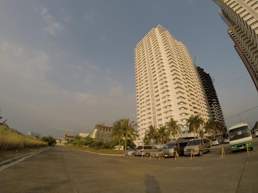 Burgundy Mckinley Place Service Apartment Μανίλα Εξωτερικό φωτογραφία