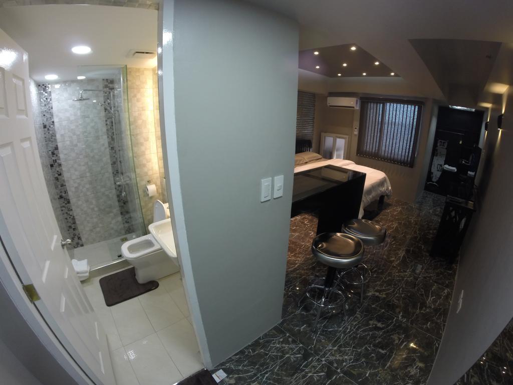 Burgundy Mckinley Place Service Apartment Μανίλα Εξωτερικό φωτογραφία
