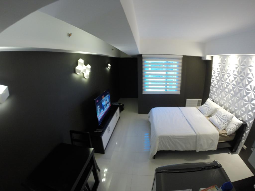 Burgundy Mckinley Place Service Apartment Μανίλα Εξωτερικό φωτογραφία