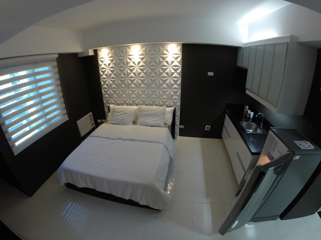 Burgundy Mckinley Place Service Apartment Μανίλα Εξωτερικό φωτογραφία