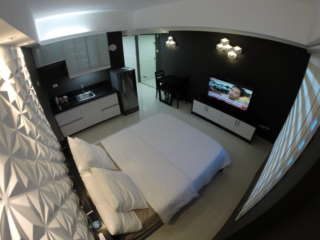 Burgundy Mckinley Place Service Apartment Μανίλα Εξωτερικό φωτογραφία