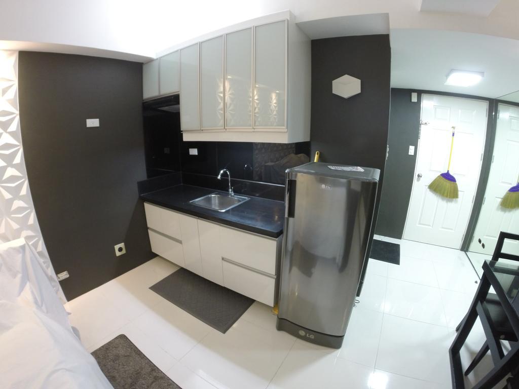 Burgundy Mckinley Place Service Apartment Μανίλα Εξωτερικό φωτογραφία