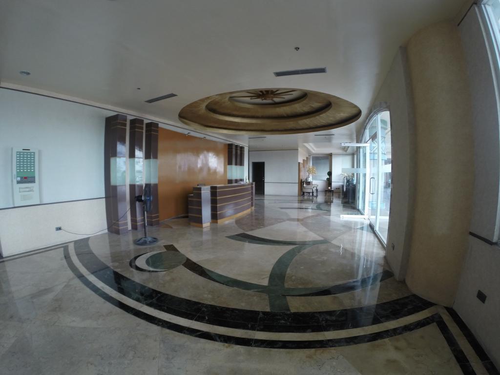 Burgundy Mckinley Place Service Apartment Μανίλα Εξωτερικό φωτογραφία