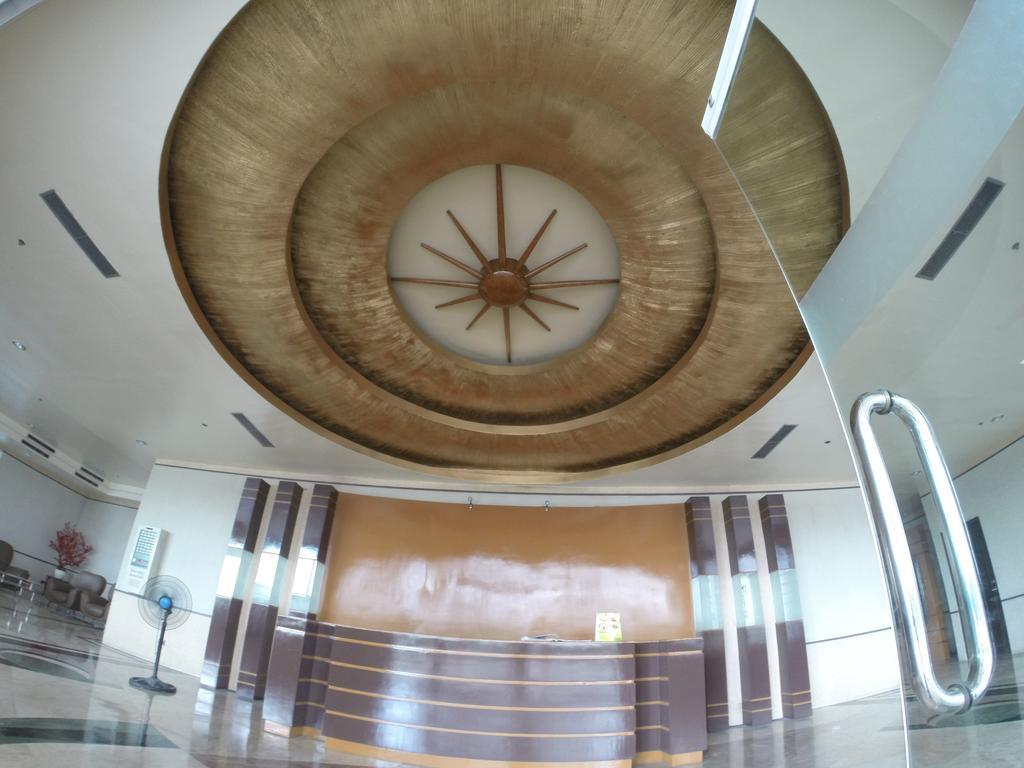 Burgundy Mckinley Place Service Apartment Μανίλα Εξωτερικό φωτογραφία